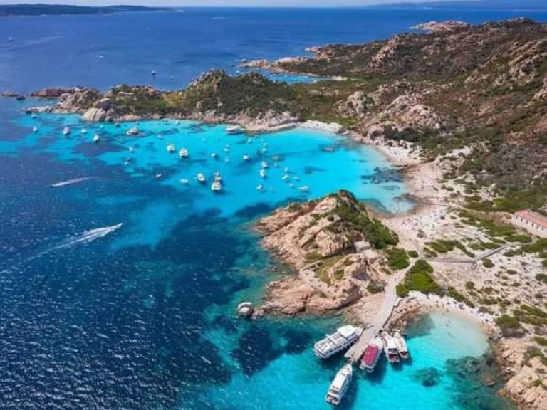 Wynajmij Łódż półsztywna z lub bez skippera Magnus w Porto Rotondo