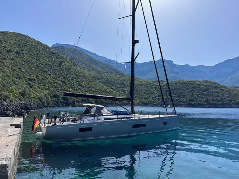 Wynajmij Bénéteau Beneteau 53 First Yacht w Lavrio
