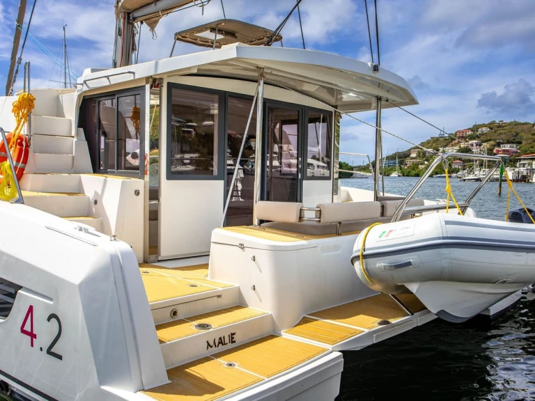 Wynajem Katamaran Bali z patentem 