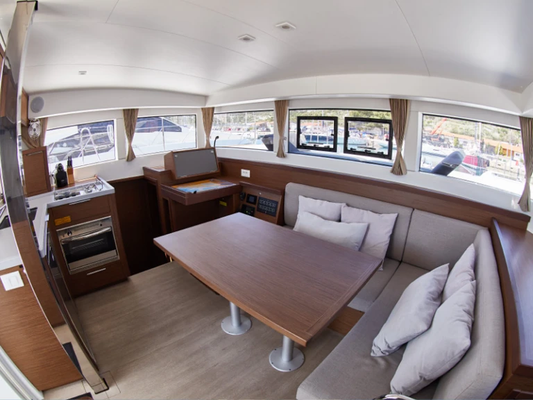 Katamaran do wynajmu w Pula w najlepszej cenie