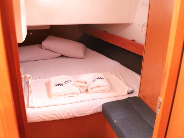 Wynajem Żaglowiec Bavaria z patentem 