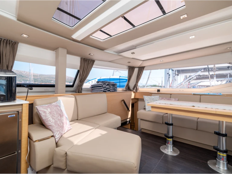 Wynajmij Fountaine Pajot Aura 51 w Simpson Bay