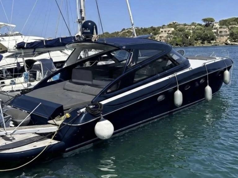 Baia 48 między profesjonalistami a osobami prywatnymi w Poltu Quatu