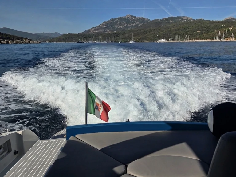 Wynajmij Motorówka z lub bez skippera Baia w Poltu Quatu