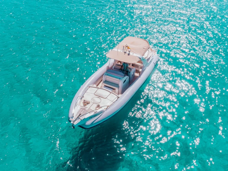 Łódż półsztywna do wynajmu w Ibiza Town w najlepszej cenie