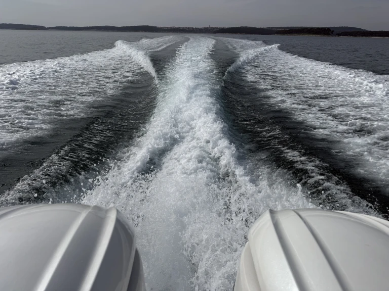 Wynajmij Motorówka z lub bez skippera Jeanneau w Medulin