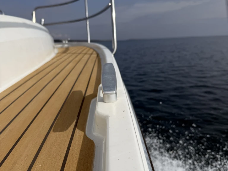 Wynajem Motorówka Jeanneau z patentem 