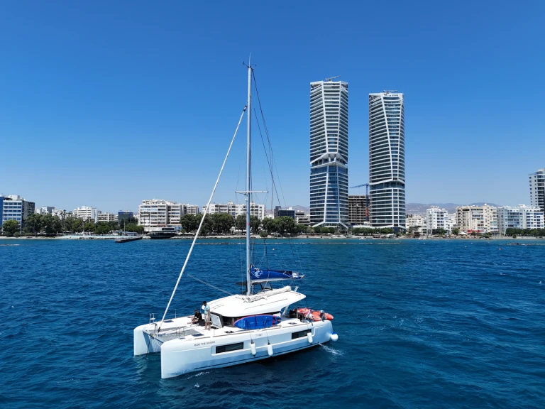 Lagoon Lagoon 40 między profesjonalistami a osobami prywatnymi w Limassol Marina