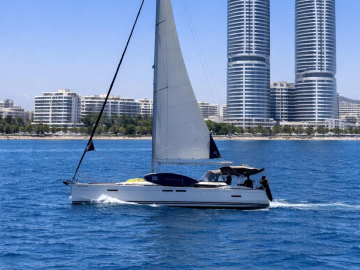 Wynajmij Żaglowiec z lub bez skippera Jeanneau w Limassol