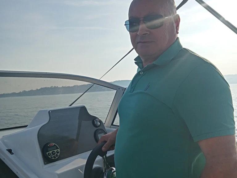 Manara Marine  620C między profesjonalistami a osobami prywatnymi w Moniga del Garda