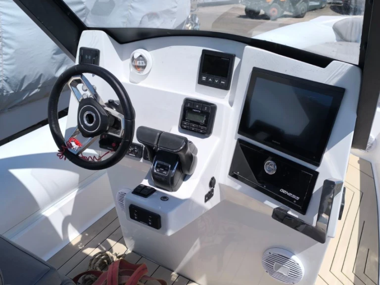 Motorówka do wynajmu w Gouvia w najlepszej cenie