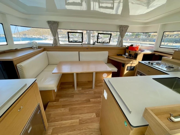 Wynajmij Excess Excess 11 w Alimos