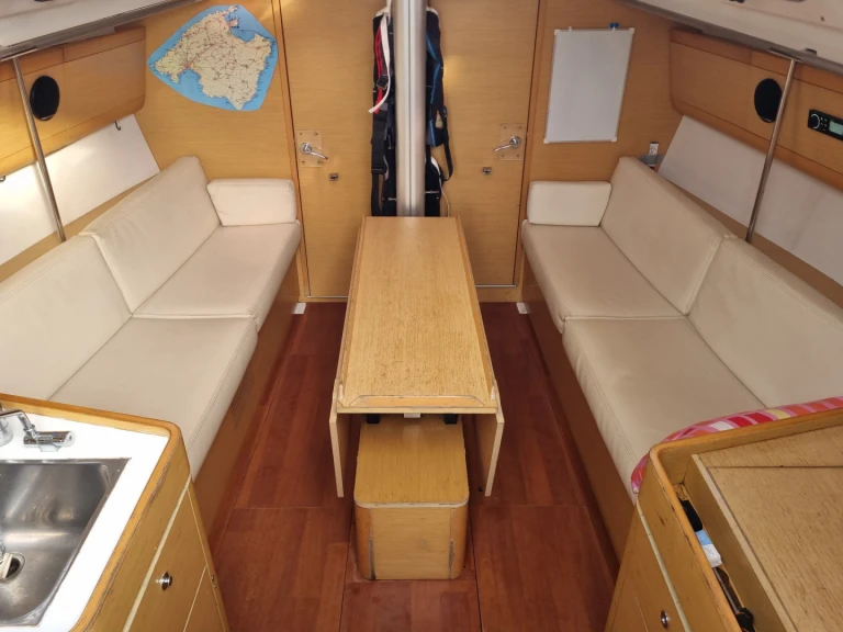 Wynajem Żaglowiec Bénéteau z patentem 