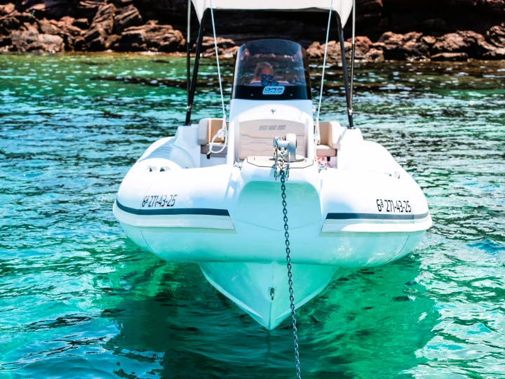 Wynajem Łódż półsztywna Oromarine z patentem 