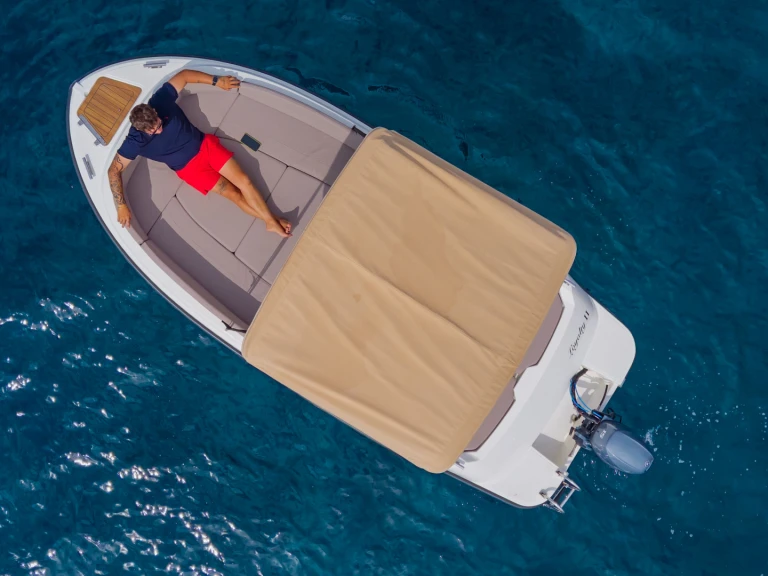 Motorówka do wynajmu w Club Nàutic Santa Ponsa w najlepszej cenie