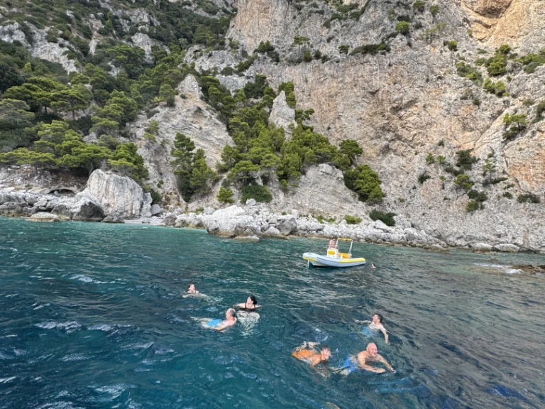 Wynajem Łódż półsztywna Joker Boat z patentem 