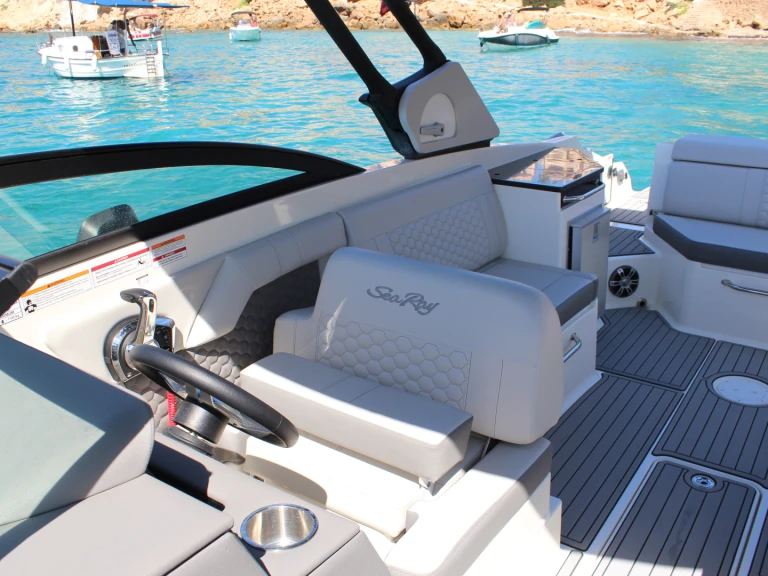 Wynajmij Sea Ray SDX 290 w Hiszpania