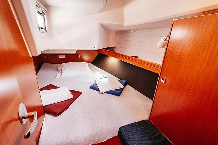 Wynajem Żaglowiec Bavaria z patentem 