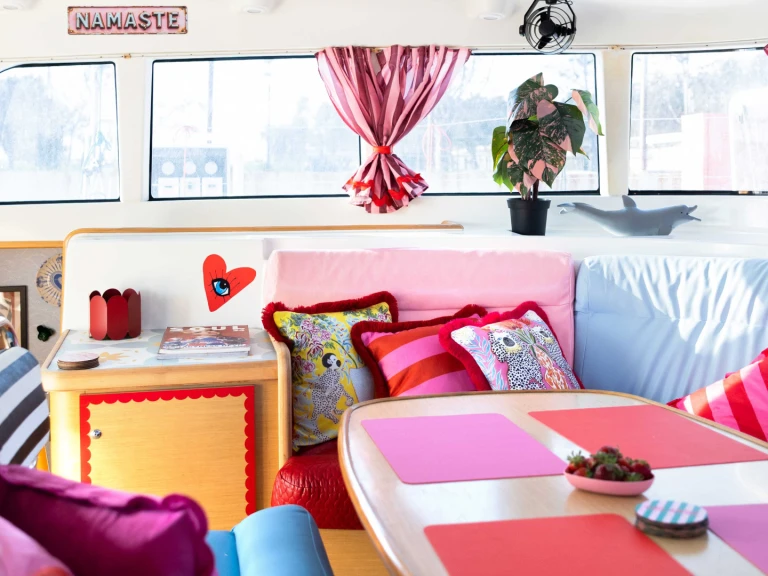 Wynajem Katamaran Lagoon z patentem 