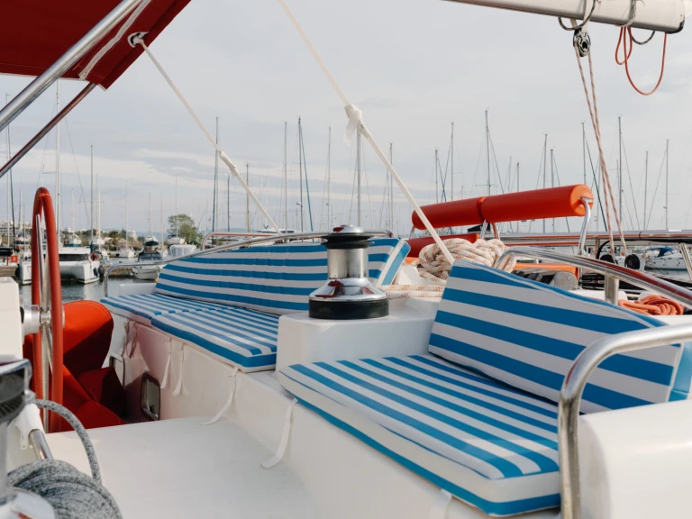 Wynajem Katamaran Lagoon z patentem 