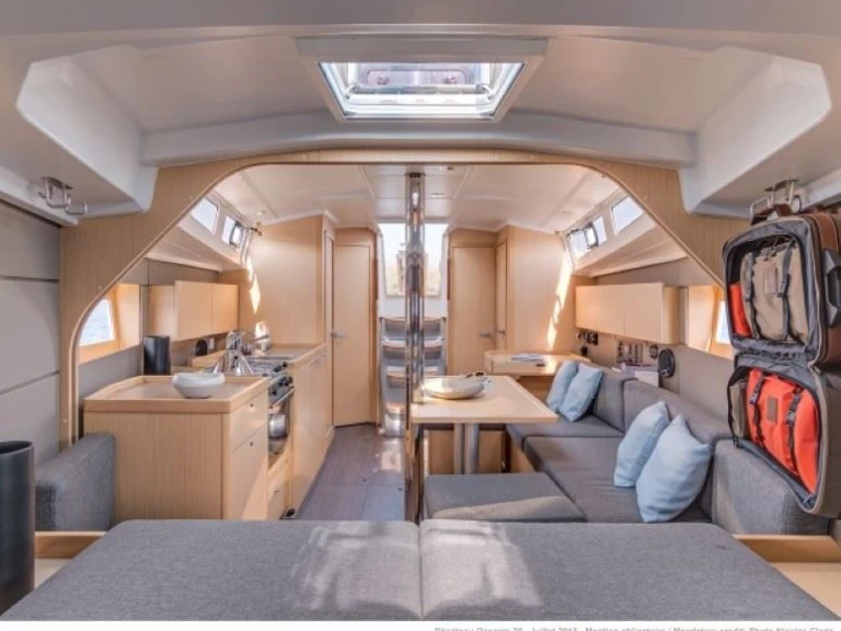 Żaglowiec do wynajmu w Barcelona w najlepszej cenie