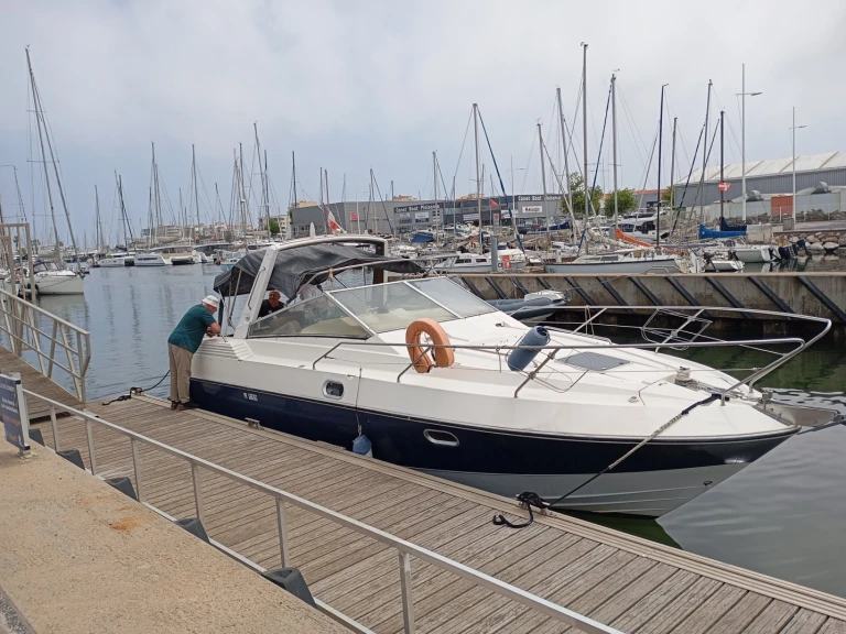 Bénéteau Flyer 8 między profesjonalistami a osobami prywatnymi w Canet-en-Roussillon