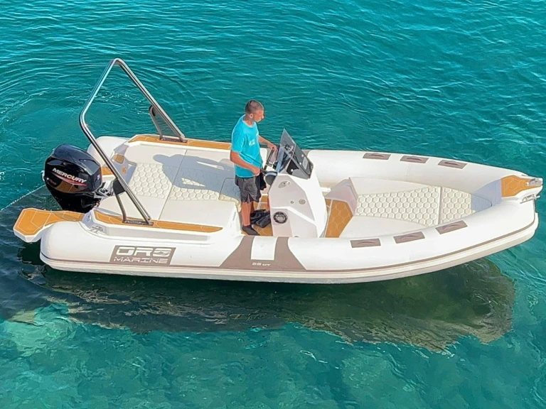 Wynajmij Łódż półsztywna z lub bez skippera Oromarine w Port d'Addaia (Port)