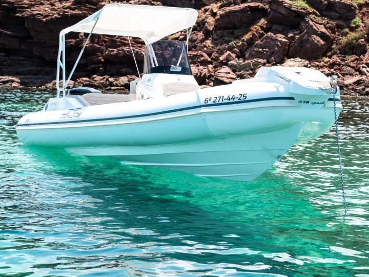 Oromarine Oromarine S-78 między profesjonalistami a osobami prywatnymi w Fornells