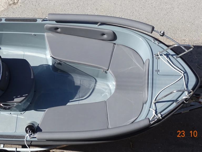 Tysk 450 open między profesjonalistami a osobami prywatnymi w Parálio Ástros