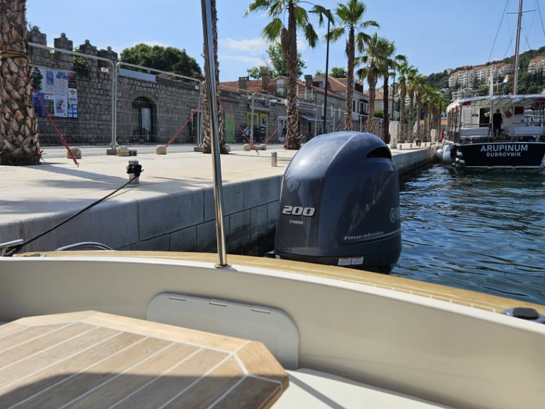 Wynajem Motorówka NAVAL z patentem 