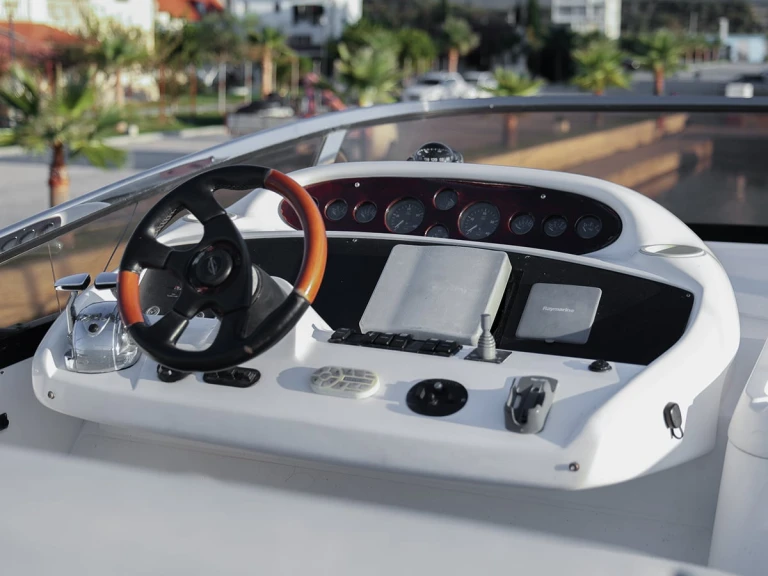 Wynajmij Luksusowy jacht z lub bez skippera Sunseeker w Himarë