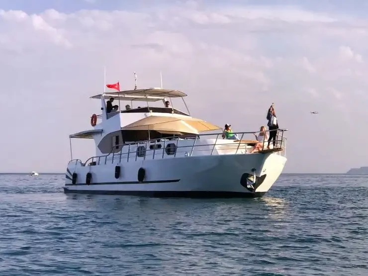 Wynajem Motorówka Custom z patentem 