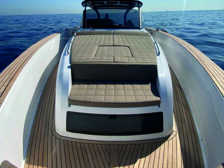 Pardo Yachts Pardo 50 między profesjonalistami a osobami prywatnymi w Torre Annunziata