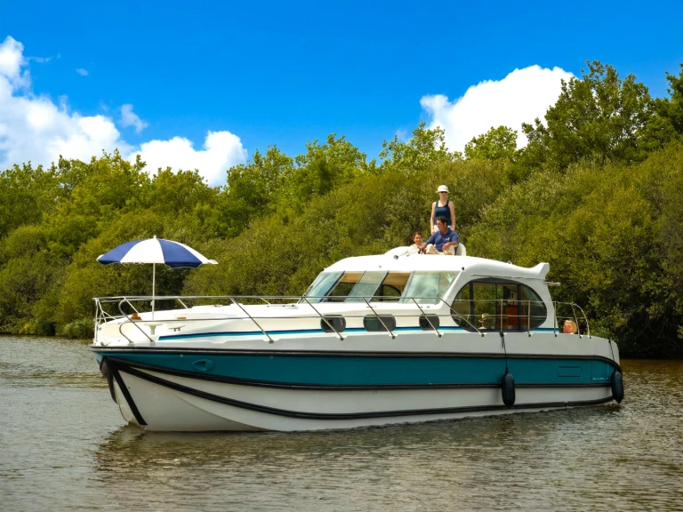 Wynajem Motorówka Nicols Yacht z patentem 