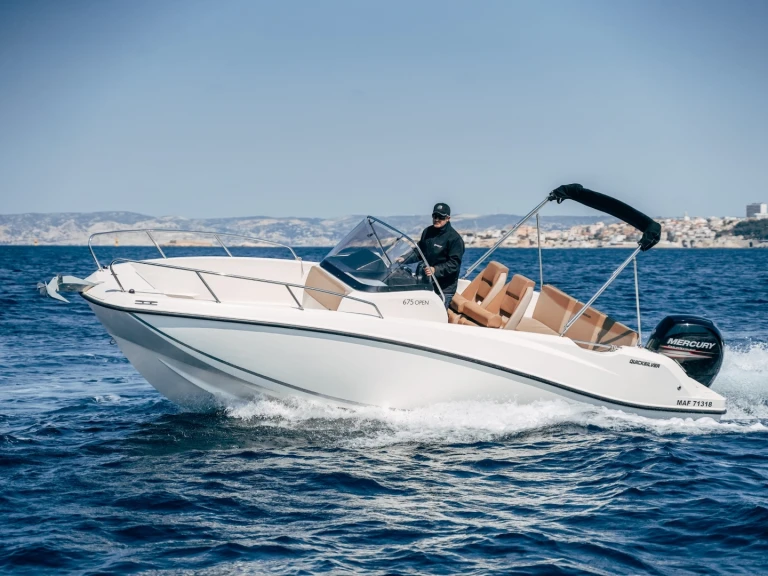 Quicksilver Activ 675 Open między profesjonalistami a osobami prywatnymi w Marsylia