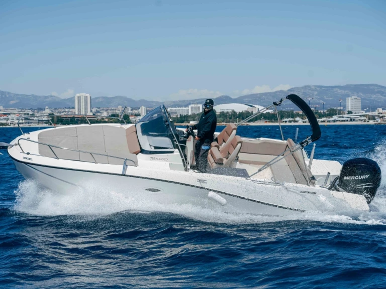 Wynajem łodzi Marsylia tanio Activ 755 Sundeck