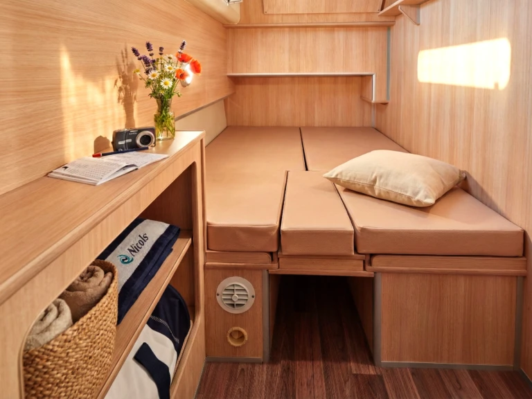 Wynajem Motorówka Nicols Yacht z patentem 