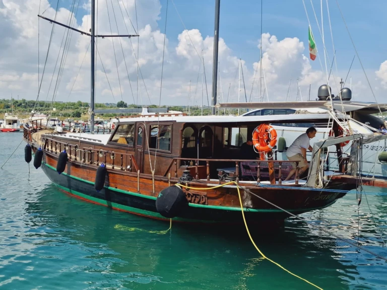 Gulet Bodrum między profesjonalistami a osobami prywatnymi w Vlores