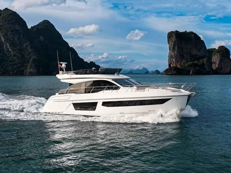 Azimut Azimut 53 Fly między profesjonalistami a osobami prywatnymi w Trogir