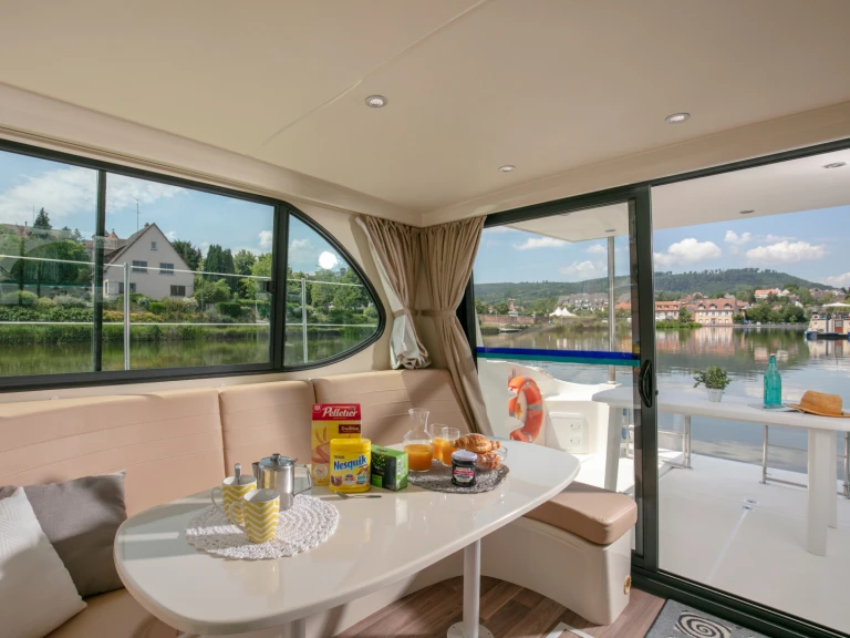 Nicols Yacht Nicols Octo Fly 12 między profesjonalistami a osobami prywatnymi w Sablé-sur-Sarthe