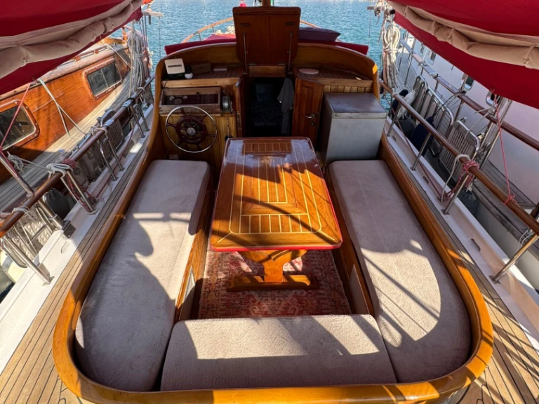 Tirhandil  2010 między profesjonalistami a osobami prywatnymi w Bodrum