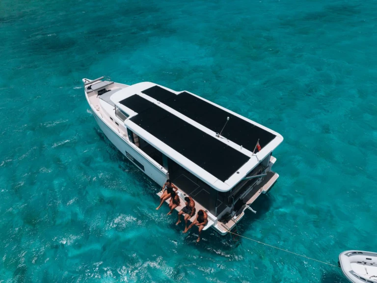 Wynajem Motorówka Jeanneau z patentem 