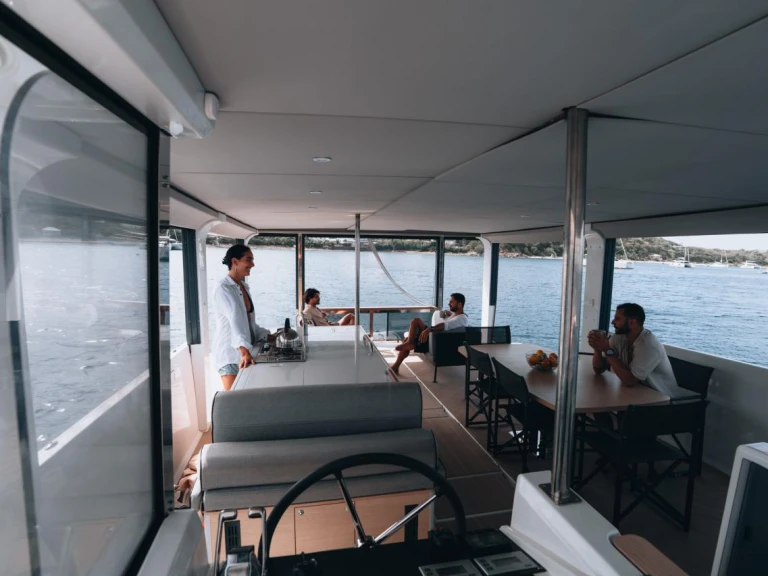 Jeanneau Sealoft 480 między profesjonalistami a osobami prywatnymi w Golfe de Saint-Tropez