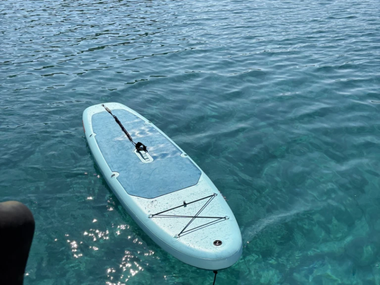 Jeanneau Sun Odyssey 35 między profesjonalistami a osobami prywatnymi w Calasetta