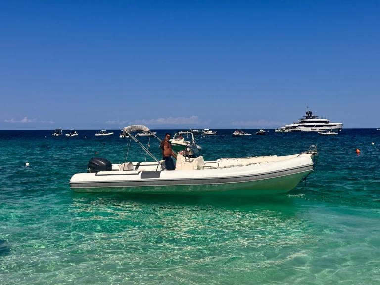 Wynajmij Joker Boat Clubman 24 w Arbatax Port