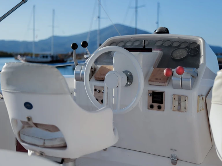 Luksusowy jacht do wynajmu w Himarë w najlepszej cenie