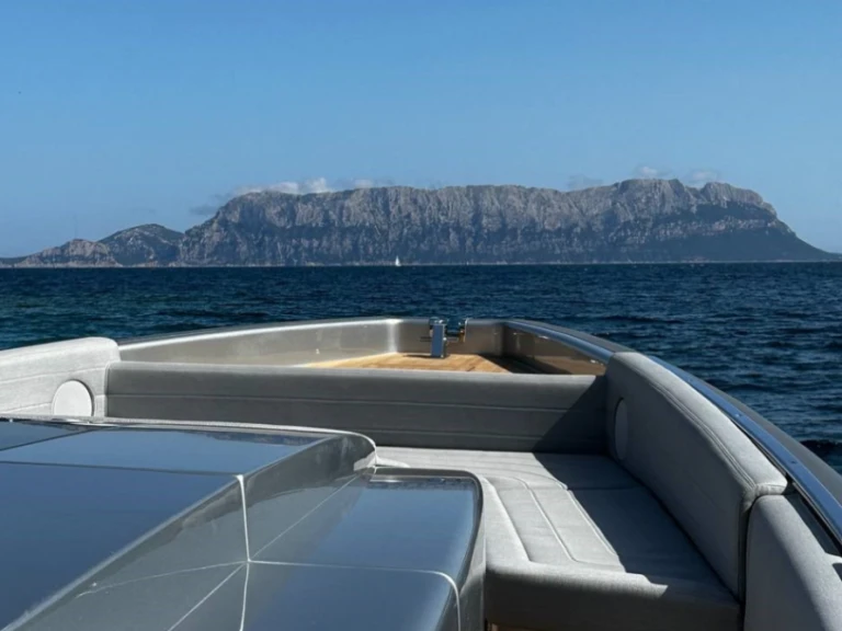 Wynajem Motorówka Novamarine z patentem 