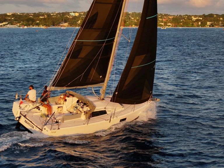 Żaglowiec do wynajmu w Road Harbour w najlepszej cenie