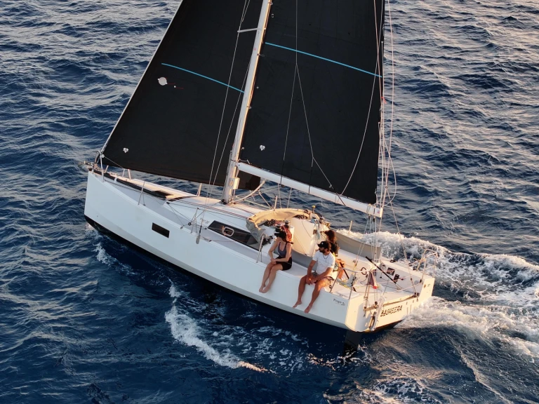 Pogo Structures Pogo 30 między profesjonalistami a osobami prywatnymi w Road Harbour