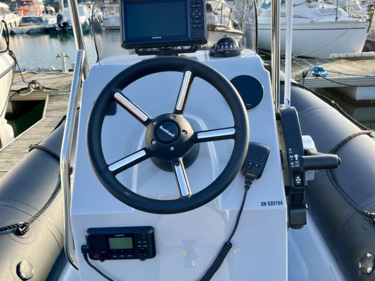 Wynajmij Łódż półsztywna z lub bez skippera Bombard w Pornichet